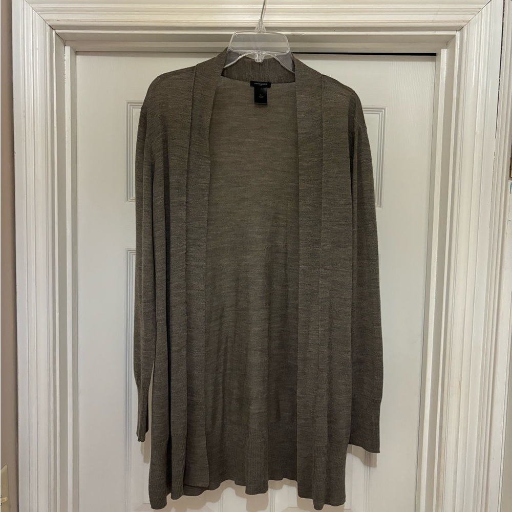 Ann Taylor Women’s Long Sleeve Cardigan. Size XL. Color brown.